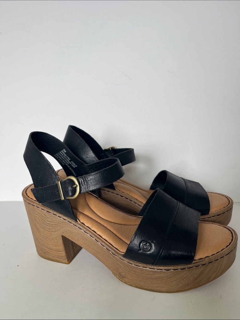 Born Sandals Size 9